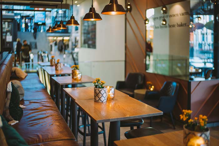 busy restaurant utilizing search engine optimization busy restaurant utilizing search engine optimization