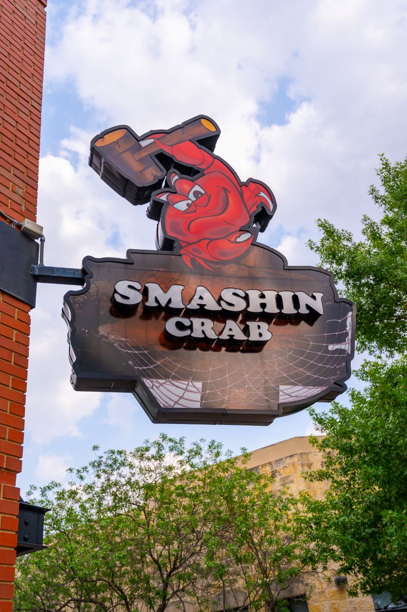 Smashin Crab Stone Oak Outside Sign